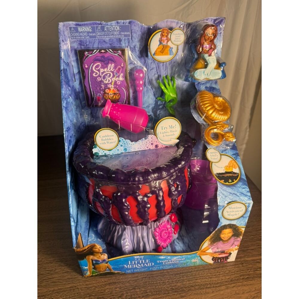 Disney The Little Mermaid Ursula’s Mystical Cauldron Playset‎ Lights, Sounds